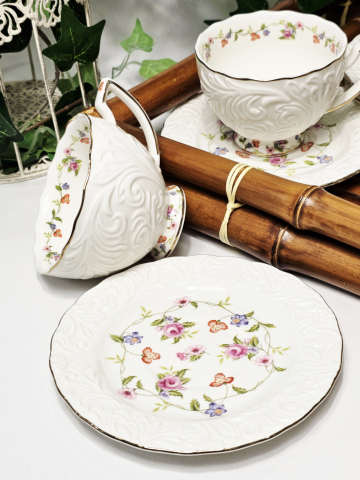 Set cești cu farfurioare ceramică alba, model embosat, 12 piese [1]