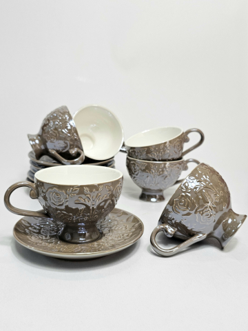 Set cu 12 piese/6 cescute cu 6 farfurioare, ceramica model embrosat, maron [2]