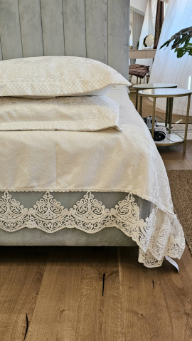 Cuvertură din bumbac 260x260 cm, pat matrimonial, model elegant cu broderie și dantelă [2]