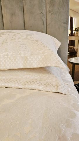 Textile & Accesorii - Cuvertură din bumbac 260x260 cm, pat matrimonial, model elegant cu broderie și dantelă