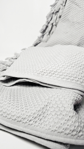 Paturi - Pătură din bumbac, gri deschis cu ciucuri eleganți, dimensiune 220/240cm