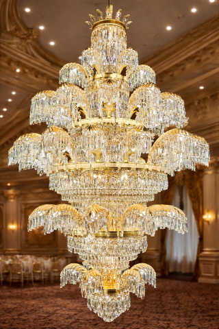 Lampi, Aplice si Corpuri de iluminat Smart - Candelabru Cristal PALACE Grande, 52 de brate, 96xG9, Diametru 150cm, Inaltime 230cm, Auriu Lucios, Inaltime Reglabila, Design Elegant