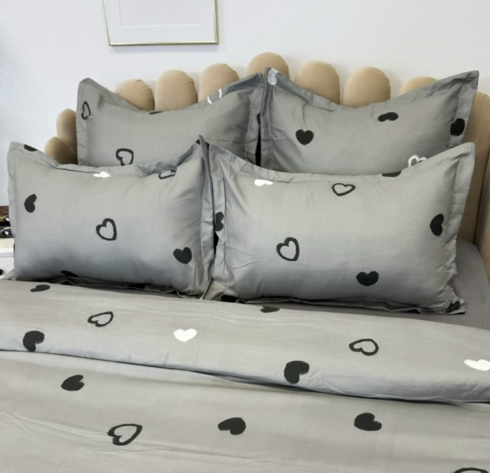 Lenjerie de pat doua fete, 6 piese, CELhome, Cearceaf pat 180 x 200 cm, Cearceaf pilota 200 x 230 cm, 2 Fete de perna 70 x 70 cm, 2 Fete de perna 55 x 75 cm, Gri, Model Inimi [6]