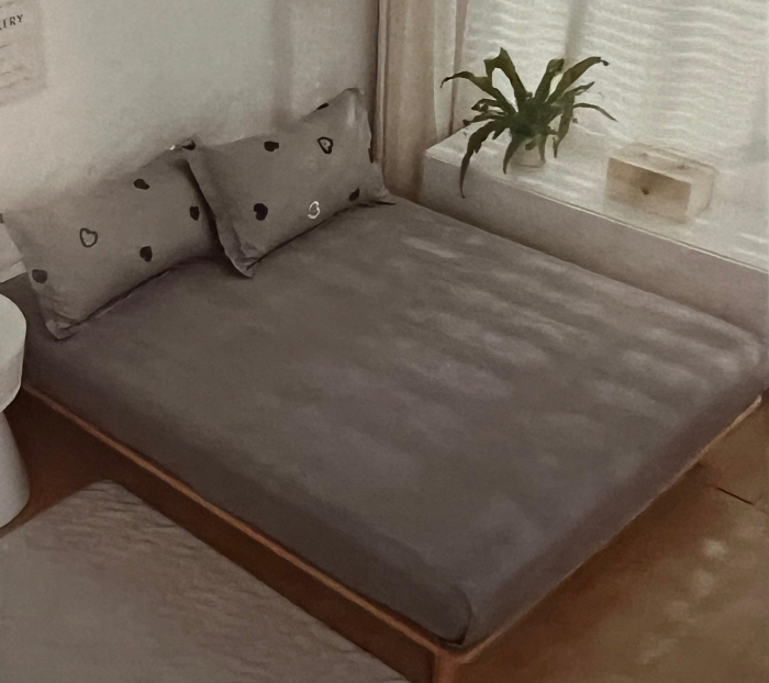 Lenjerie de pat doua fete, 6 piese, CELhome, Cearceaf pat 180 x 200 cm, Cearceaf pilota 200 x 230 cm, 2 Fete de perna 70 x 70 cm, 2 Fete de perna 55 x 75 cm, Gri, Model Inimi [2]