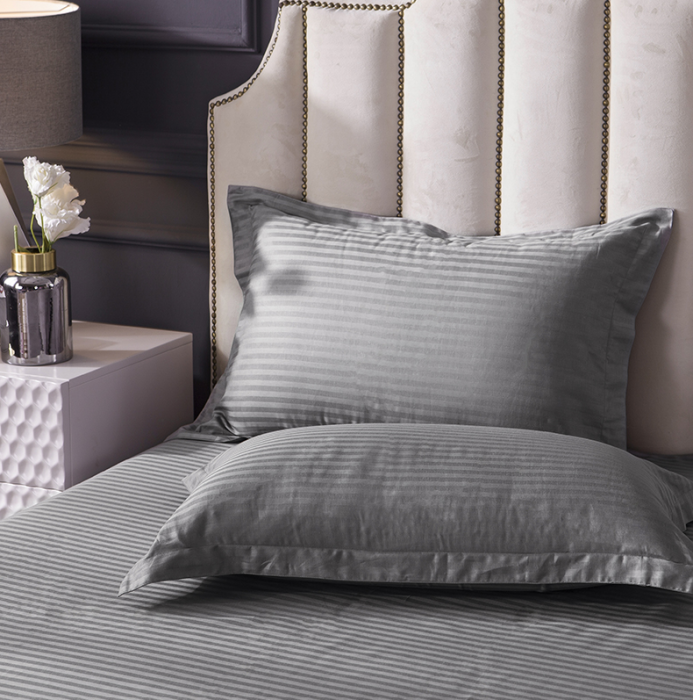 Lenjerie de Pat Model Damasc 6 piese, Cearceaf  de Pat cu Elastic 180x200, Cearceaf Pilota 200x230, 4 fete perna 70x70 55x80, Gri [6]