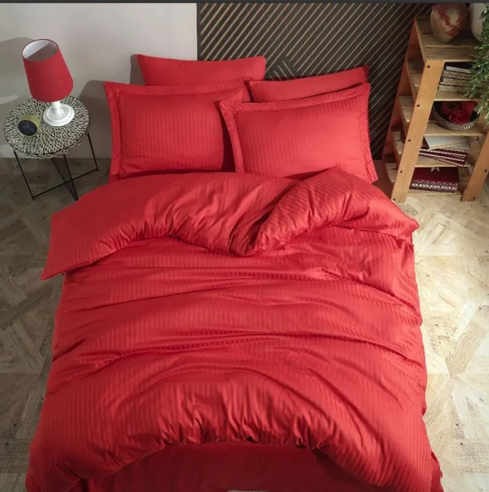 Lenjerie de pat Matrimonial Tip Damasc, 6 piese, Cearceaf de pat cu elastic 180 x 200 cm, Cearceaf pilota cu fermoar 200 x 230 cm, 4 fete de perna,  Rosu [2]