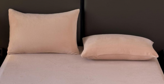 Set  3 piese pentru pat – husa saltea cu elastic 230x250 cm, 2 fete de perna 50x70 cm, moale si calduroasa, pentru saltea 180x200 sau 160x180 cm, Roz [3]