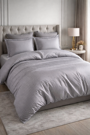 Lenjerie de Pat Model Damasc 6 piese, Cearceaf  de Pat cu Elastic 180x200, Cearceaf Pilota 200x230, 4 fete perna 70x70 55x80, Gri [4]