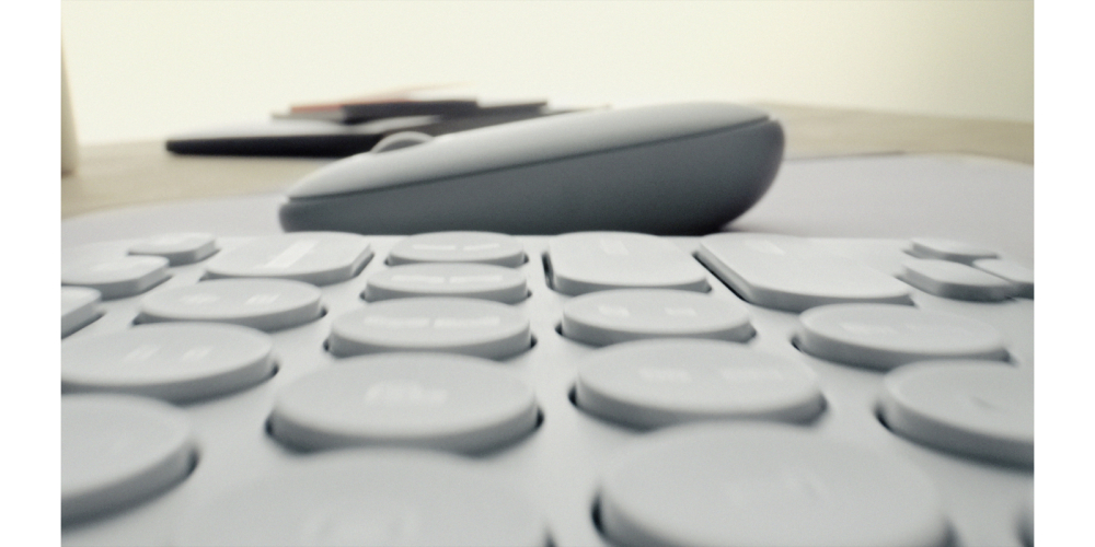 Logitech 920-012204 keyboard Mouse included Universal RF Wireless + Bluetooth QWERTZ German White [5]