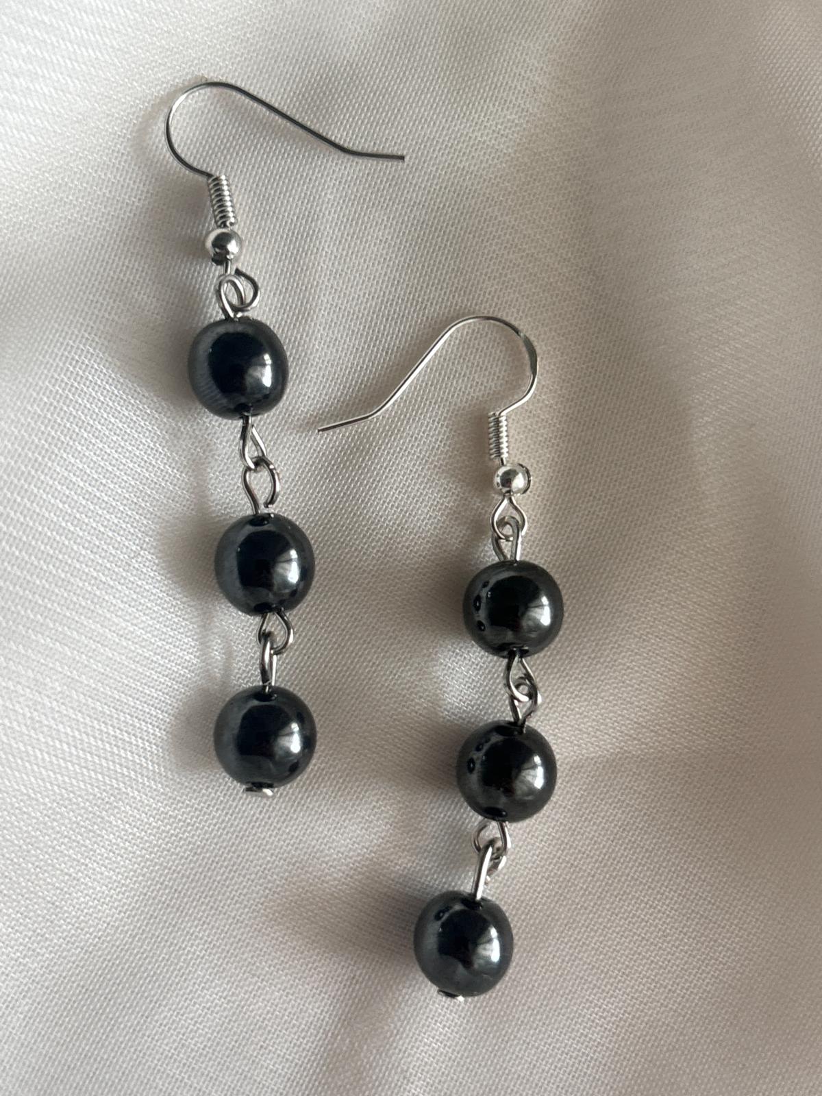 1. ⚫ Colecția Protecție – Scutul Energiei Pure (Chakra Rădăcinii)