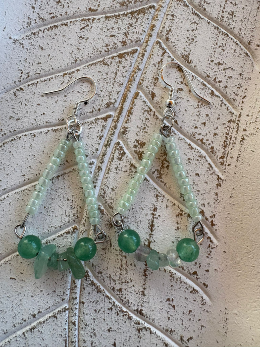 cercei triunghi Aventurin verde și mărgele colorate – bijuterii handmade cu noroc [2]
