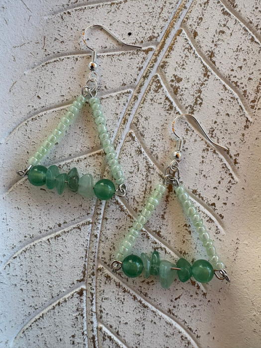 cercei triunghi Aventurin verde și mărgele colorate – bijuterii handmade cu noroc [3]