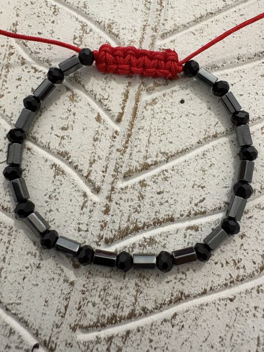 Brățară Hematit și cristale negre pe șnur roșu [4]