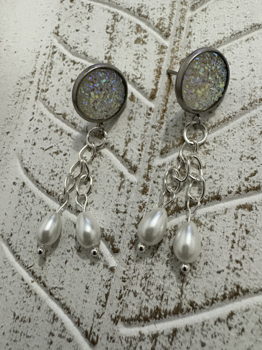 Cercei perle cabochon alb șurub [2]