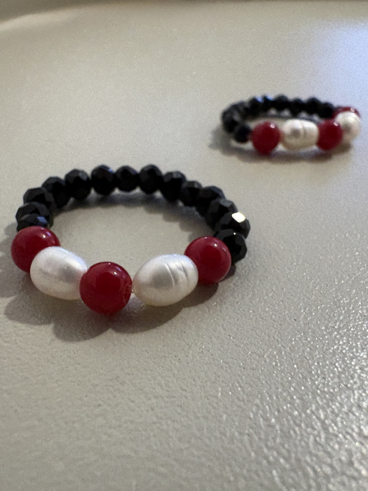 Inel Mărțișor Eleganță & Protecție – Perle de Cultură, Coral și Cristale Negre [5]