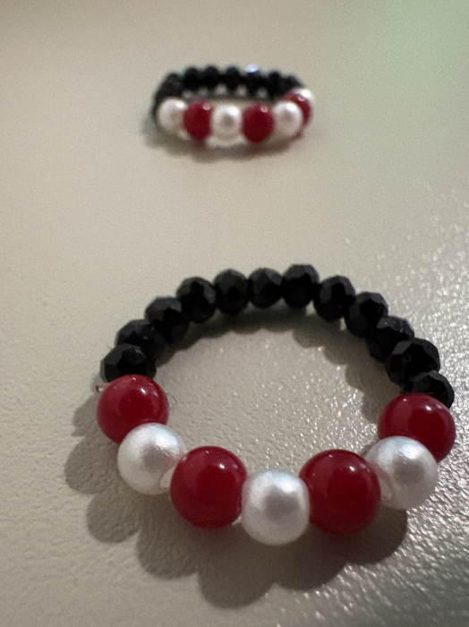 Inel Mărțișor Protecție & Contrast – Perle artificiale, Coral și Cristale Negre [2]