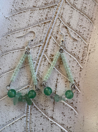 Produse - cercei triunghi Aventurin verde și mărgele colorate – bijuterii handmade cu noroc