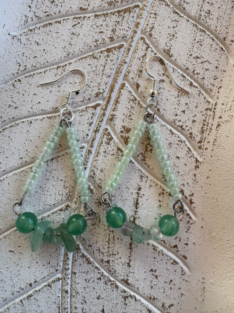 cercei triunghi Aventurin verde și mărgele colorate – bijuterii handmade cu noroc [1]
