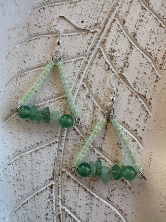cercei triunghi Aventurin verde și mărgele colorate – bijuterii handmade cu noroc [2]