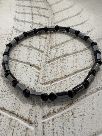 Pentru el - brățară-hematit-și-cristale-negre-pentru-el-protecție-și-forță