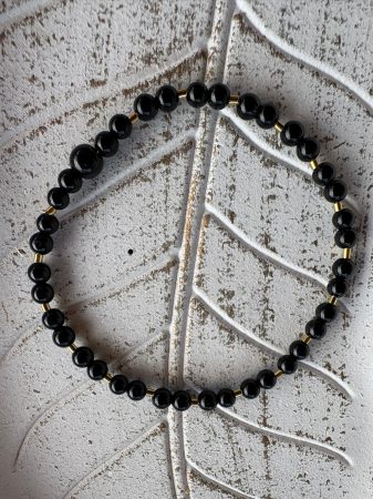 Negru - Brățară Onix Lucios 4mm cu Tuburi Argint 925 Placate cu Aur – Minimalistă & Elegantă