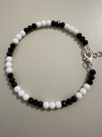 1. Chakra Radacina - Centrul Stabilitatii - Muladhara - Brățară – Onix Alb și Cristale Negre 4mm