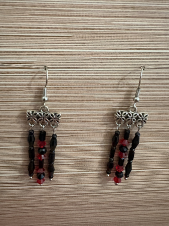 Tortițe tip cârlig (hook) - cercei boho negri rosii