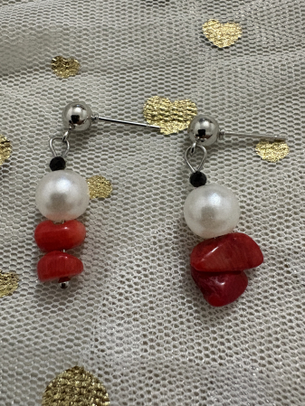 Coral - Cercei Mărțișor coral, perle și turmalină – protecție și echilibru