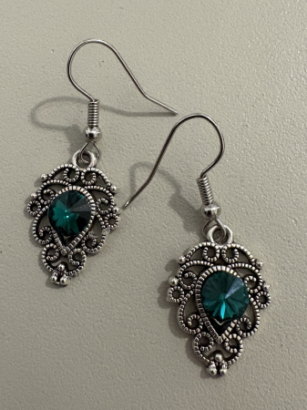 Tortițe tip cârlig (hook) - cercei verde emerald boho