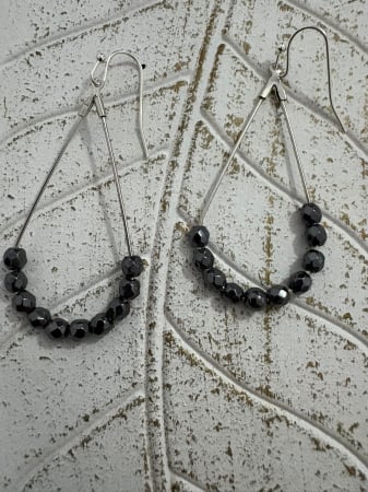 Produse - Cercei Hematit Fațetat (4 mm) – Cm179 – eleganță metalică.