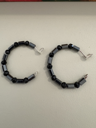 1. ⚫ Colecția Protecție – Scutul Energiei Pure (Chakra Rădăcinii)  - Cercei hematit și cristale negre