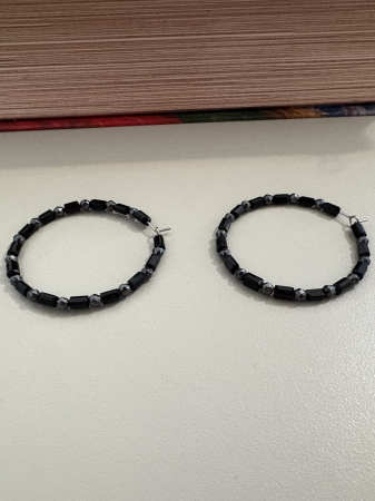 Gri - cercei negri hoops