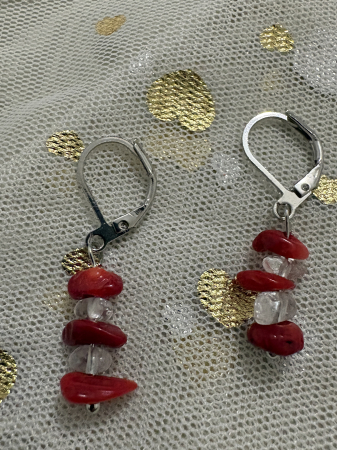 Coral - Cercei Mărțișor coral și cuart alb – puritate și protecție