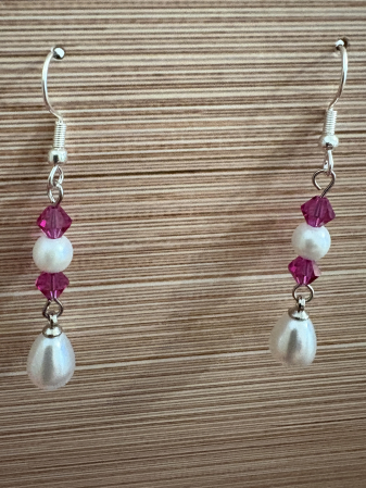 Tortițe tip cârlig (hook) - Cercei perle și cristale fucsia - eleganță feminină