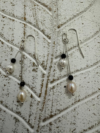 Perle naturale de cultura -  Cercei perle naturale si turmalină negra– Bijuterii handmade elegante