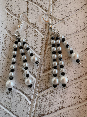 Tortițe tip cârlig (hook) -  Cercei triunghi turmalină multicoloră și perle – Bijuterii handmade elegante