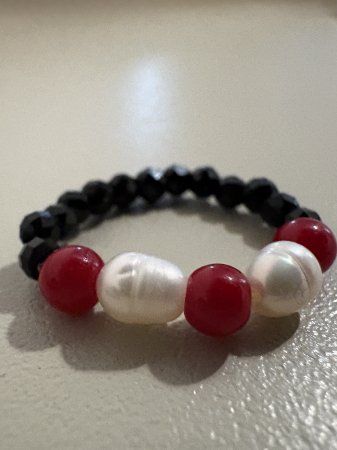 Perle naturale de cultura - Inel Mărțișor Eleganță & Protecție – Perle de Cultură, Coral și Cristale Negre