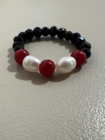 Inel Mărțișor Eleganță & Protecție – Perle de Cultură, Coral și Cristale Negre [1]