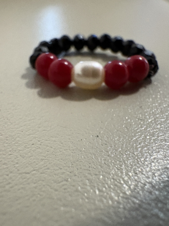 Coral - Inel Mărțișor Protecție & Eleganță – Perle, Coral și Cristale Negre (Model 2)