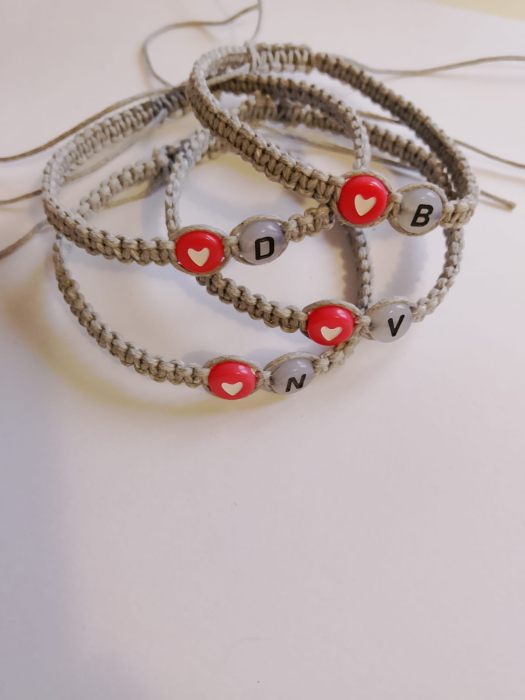 "Brățări de Cuplu – Simbolul Legăturii Voi Doi" [1]