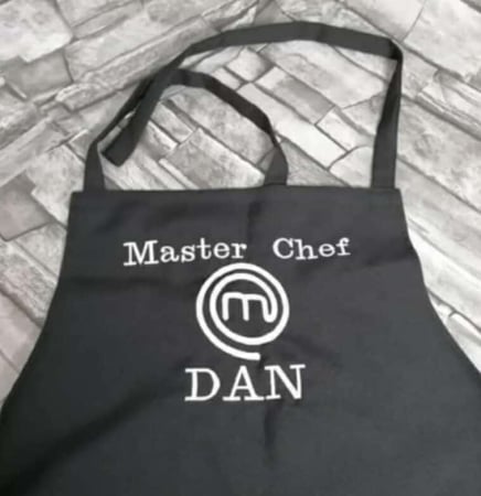 Stitch & Style – Broderii Moderne - Șorț personalizat prin broderie