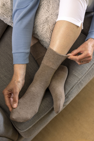 Ciorapi pentru diabetici, Iomi Footnurse, gentle grip, maro inchis, marime 37-42, 3 perechi/set [2]