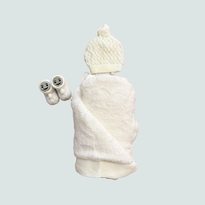 Set tricotat bebeluși cu păturică, căciuliță și botoșei – moale și călduros [3]