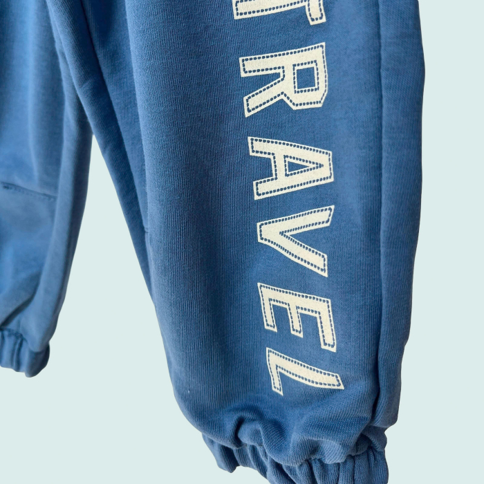 Pantaloni băieți albaștri cu inscripție TRAVEL [2]