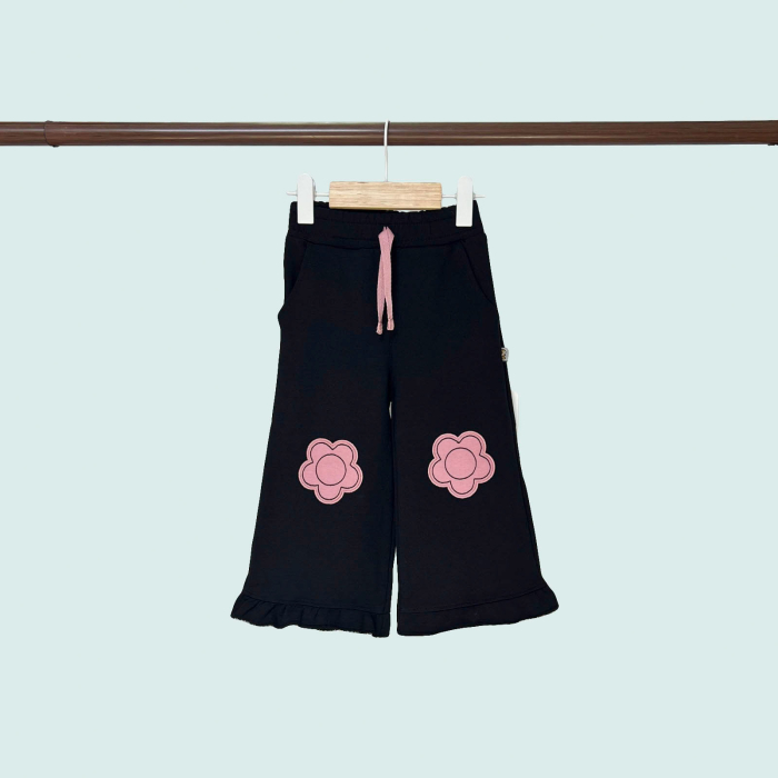 Pantaloni evazati cu flori aplicate [3]