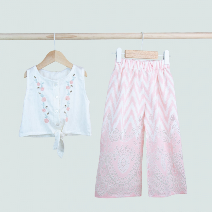 Set fetiță 2 piese – top brodat și pantaloni largi roz cu imprimeu etnic [1]