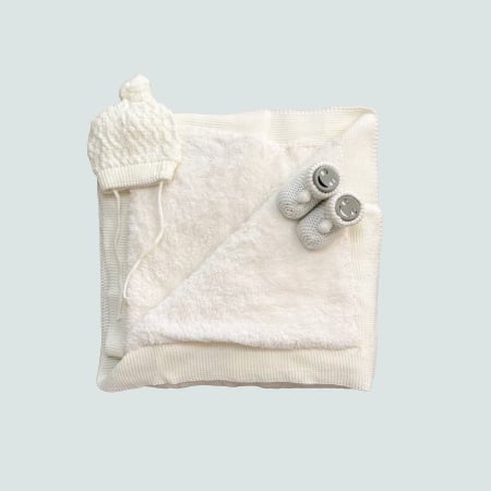 Seturi - Set tricotat bebeluși cu păturică, căciuliță și botoșei – moale și călduros