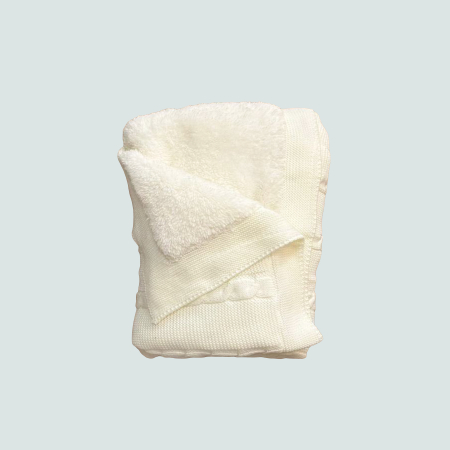 Pături - Păturică tricotată pentru bebeluși cu interior pufos – moale, călduroasă și elegantă