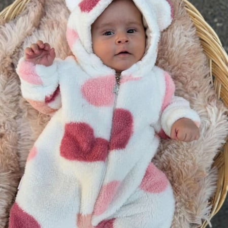 Combinezon - Combinezon cu inimioare pufos pentru bebelusi