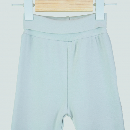 Pantalonasi uni cu botosei încorporați [1]